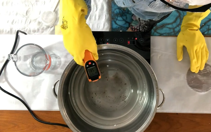 Controle de temperatura durante a produção de sabonete natural